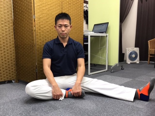 なぜハムストリングス(太ももの裏の筋肉)をストレッチすると、腰痛が軽減するのか?